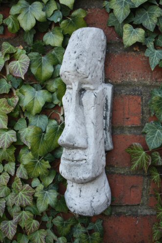 KPQ107 Easter Island Head Plaque